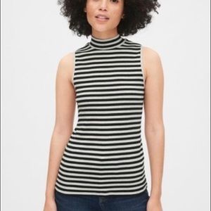 🛍 GAP Mock Neck Top